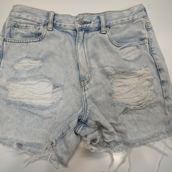 American Eagles Distressed Light Denim Jean Mom Shorts